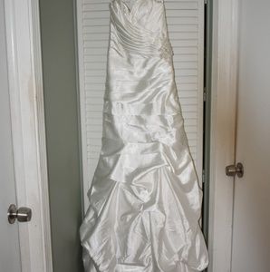 NEW Wedding dress